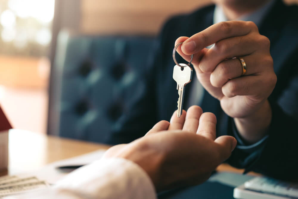 Residential real estate transaction with key handover
